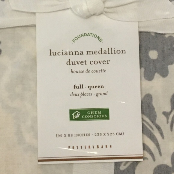 Pottery Barn Retired Lucianna Medallion Grey Duvet Cover in Full/Queen - Picture 2 of 2